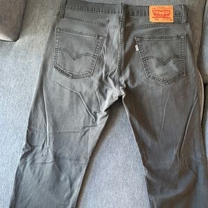 Levi’s 502. 34x32. Slim fit. Charcoal